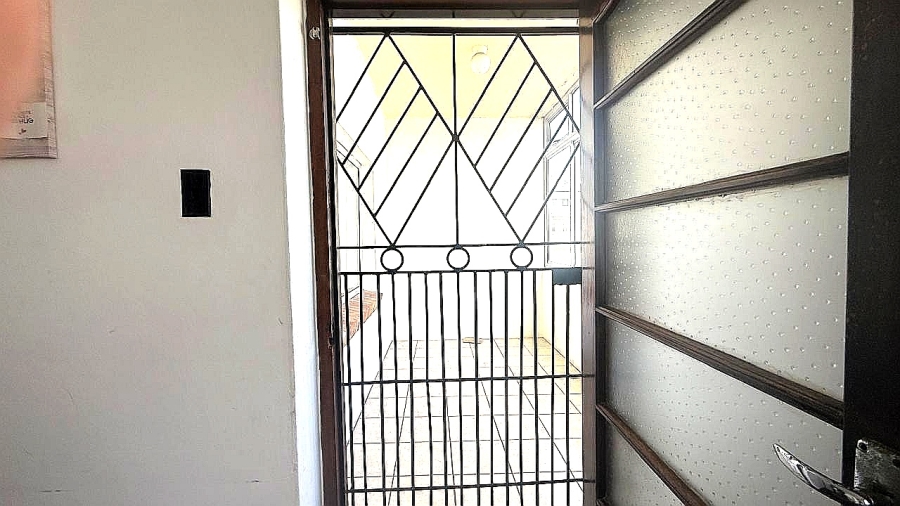 2 Bedroom Property for Sale in Humewood Eastern Cape